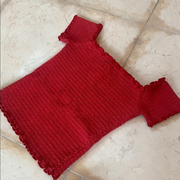 Red top - Picture 2 of 3